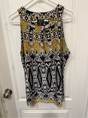 This Knapp Studio XL sleeveless blouse